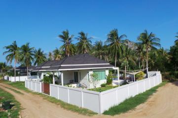 White Beach Villa