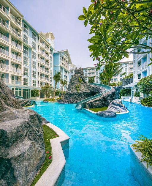 Grand Florida Beachfront Condo Resort Pattaya