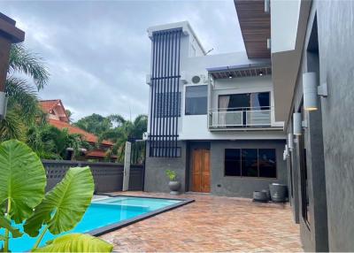 Brand New Modern style 8-Bedrooms villa for sale in Lamai, Koh Samui - 920121001-1367