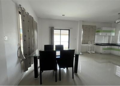 3 BEDROOMS HOUSE FOR SALE IN THE CENTER OF NST!!