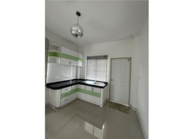 3 BEDROOMS HOUSE FOR SALE IN THE CENTER OF NST!!