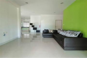 3 BEDROOMS HOUSE FOR SALE IN THE CENTER OF NST!!