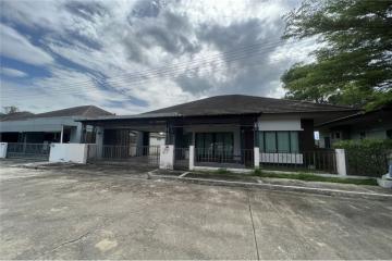 3 BEDROOMS HOUSE FOR SALE IN THE CENTER OF NST!!