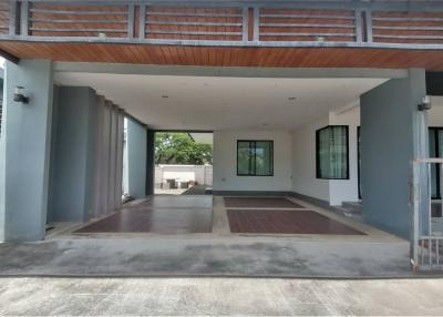 3 BEDROOMS HOUSE FOR SALE IN THE CENTER OF NST!!