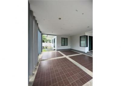 3 BEDROOMS HOUSE FOR SALE IN THE CENTER OF NST!!