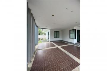 3 BEDROOMS HOUSE FOR SALE IN THE CENTER OF NST!!