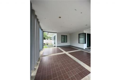 3 BEDROOMS HOUSE FOR SALE IN THE CENTER OF NST!!