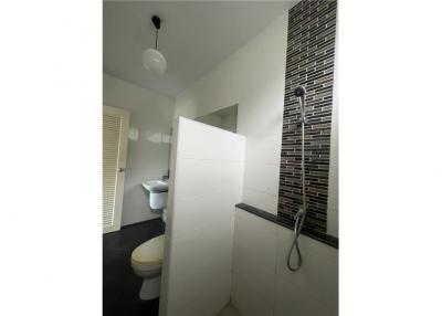 3 BEDROOMS HOUSE FOR SALE IN THE CENTER OF NST!!