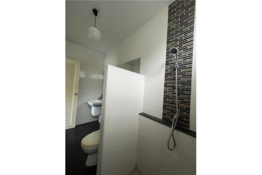 3 BEDROOMS HOUSE FOR SALE IN THE CENTER OF NST!!