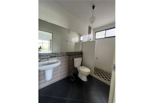 3 BEDROOMS HOUSE FOR SALE IN THE CENTER OF NST!!