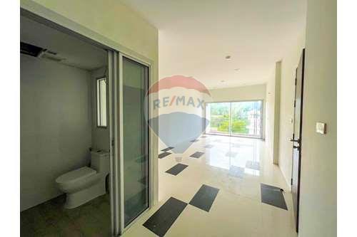 Leasehold 3 bedrooms sea view condo for sale @ Bang Rak