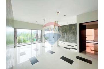 Leasehold 3 bedrooms sea view condo for sale @ Bang Rak