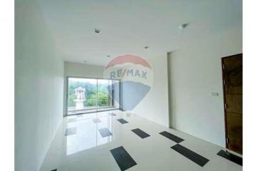 Leasehold 3 bedrooms sea view condo for sale @ Bang Rak