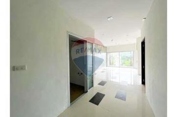 Leasehold 3 bedrooms sea view condo for sale @ Bang Rak