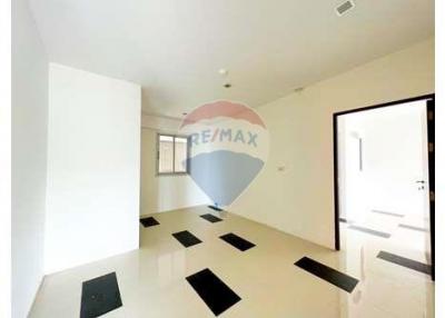 Leasehold 3 bedrooms sea view condo for sale @ Bang Rak