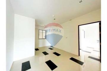 Leasehold 3 bedrooms sea view condo for sale @ Bang Rak