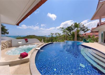 6 Bedrooms Stunning villa Ocean view