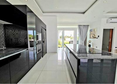 MODERN VILLA FOR SALE IN BOPHUT, KOH SAMUI