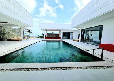 MODERN VILLA FOR SALE IN BOPHUT, KOH SAMUI