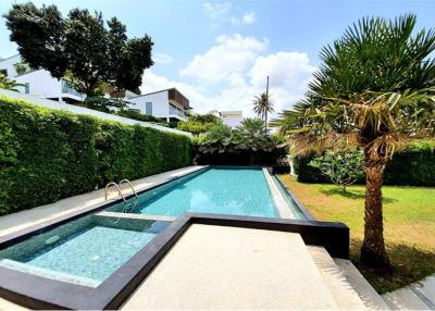 MODERN VILLA FOR SALE IN BOPHUT, KOH SAMUI