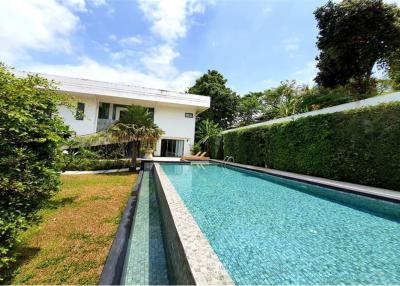 MODERN VILLA FOR SALE IN BOPHUT, KOH SAMUI