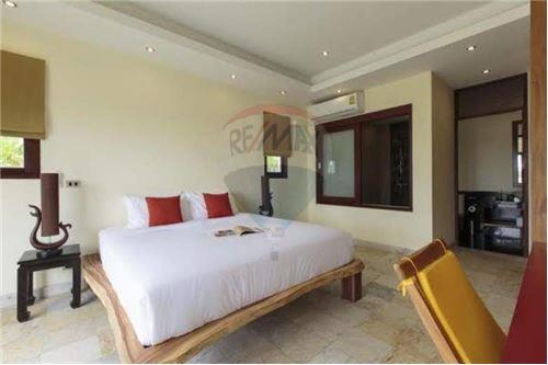 3 Bedroom Luxury Seaview Villa.