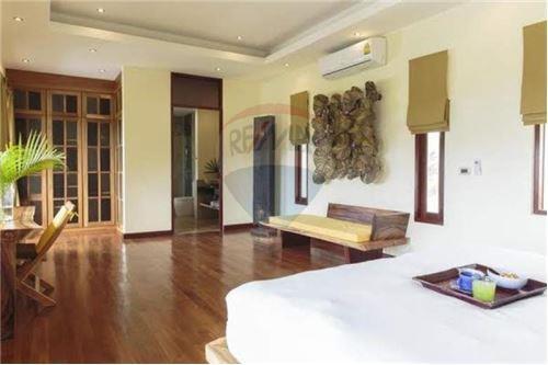 3 Bedroom Luxury Seaview Villa.