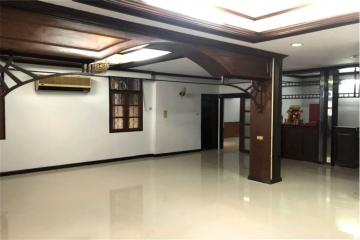 House for RENT in Somdet Chaophraya 11