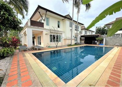 324 Sqm., 3 Beds, 3 Baths Townhouse listed for ฿ 7,500,000.