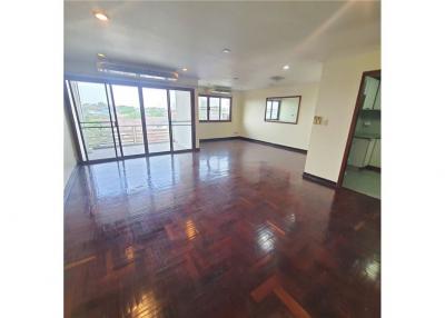 169 Sqm., 4 Beds Condo listed for ฿ 4,900,000.