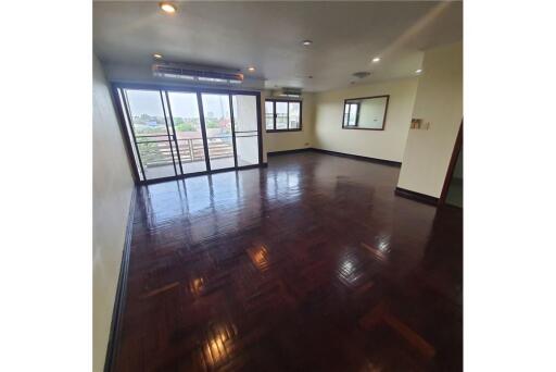 169 Sqm., 4 Beds Condo listed for ฿ 4,900,000.