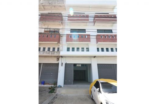 80 Sqm., 3 Beds Townhouse listed for ฿ 2,400,000.