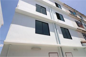 80 Sqm., 3 Beds Townhouse listed for ฿ 2,400,000.