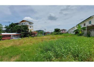 315 Sqm. Land listed for ฿ 25,200,000.