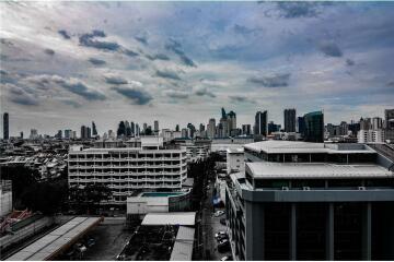 Room with a view for sale on Chan Road, Sathorn