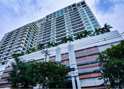 Room with a view for sale on Chan Road, Sathorn