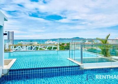 Live in Pattaya Water Park Condo  Pratamnak Hill