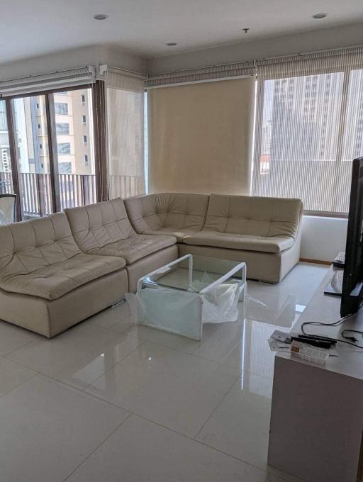 For RENT : The Emporio Place / 2 Bedroom / 3 Bathrooms / 105 sqm / 70000 THB [10842110]