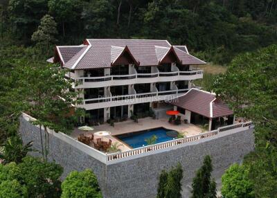 PAT2735: 14 room established resort in Patong