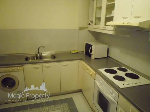 2 Bedrooms for Rent in Baan Na Varang Condominium, Lumphini, Pathum Wan, Bangkok