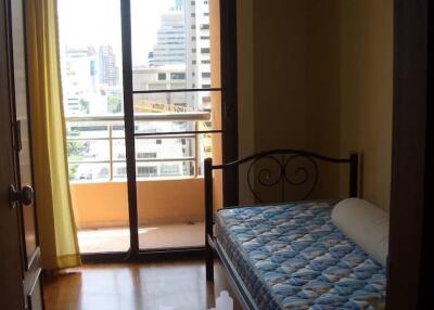 2 Bedrooms for Rent in Baan Na Varang Condominium, Lumphini, Pathum Wan, Bangkok