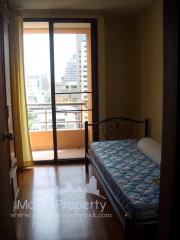 2 Bedrooms for Rent in Baan Na Varang Condominium, Lumphini, Pathum Wan, Bangkok