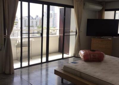 3 Bedroom Condo for Sale in Prestige Towers Sukhumvit 23, Watthana, Bangkok