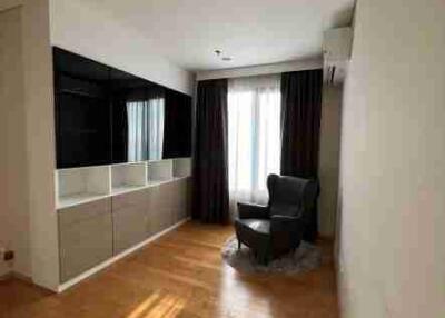 2 Bedrooms Condo For Sale in Villa Asoke Condominium, Makkasan, Bangkok