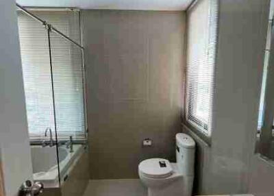 2 Bedrooms Condo For Sale in Villa Asoke Condominium, Makkasan, Bnagkok