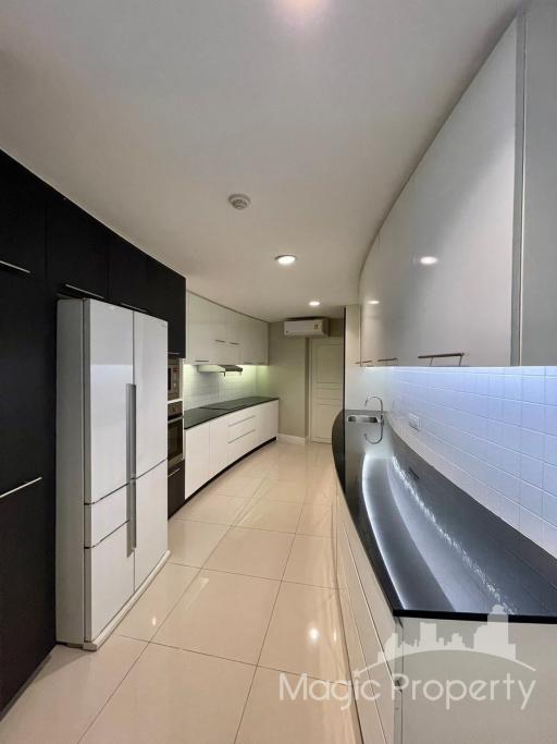 3 Bedrooms Condo for Sale in Supakarn Condominium, Khlong Ton Sai, Khlong San, Bangkok