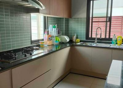 3 Bedrooms Single House for in Khlong Song Ton Nun, Lat Krabang, Bangkok