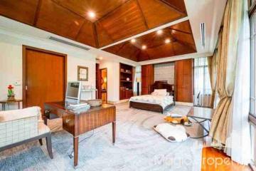 5 Bedroom Single House For Sale in Baan Sansiri Sukhumvit 67, Bangkok