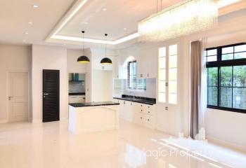 5 Bedrooms Single House For Rent in The Plazzo Srinakarin, Nong  Bon, Prawet, Bangkok