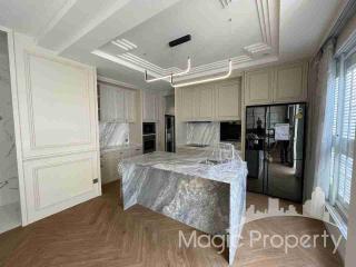 4 Bedrooms Townhouse with Lift for Sale in Ekkamai 10, Khlong Tan Nuea, Watthana, Bangkok